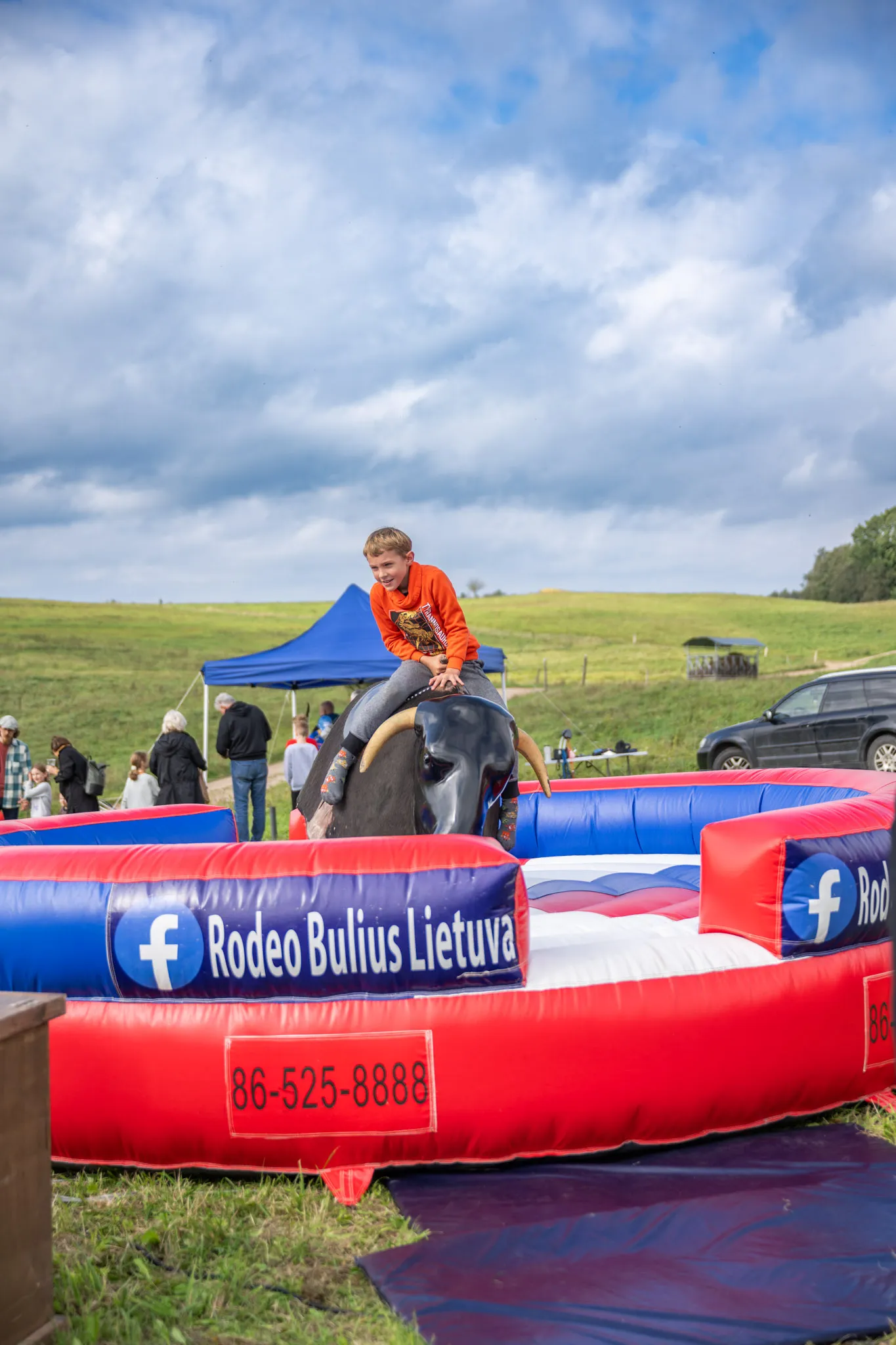 Rodeo bulius — linksma atrakcija